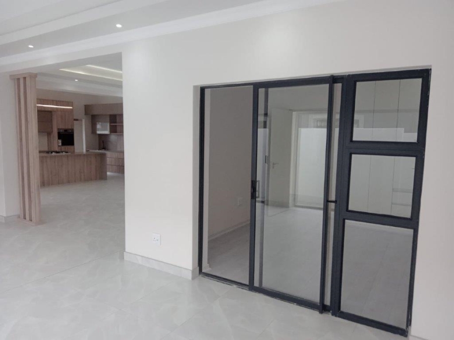 4 Bedroom Property for Sale in Wavecrest Eastern Cape